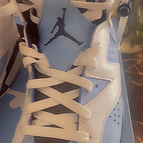 Men Air Jordan 6 Retro”UNC Home”
Size 10 - Picture 5 of 13